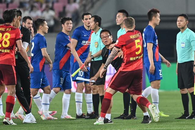 三少平行重逢！近3位单季20次30+火箭球员：哈登、威少、杜兰特